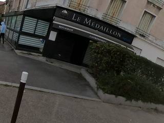 Vue de la rue à l’adresse de Le Médaillon
