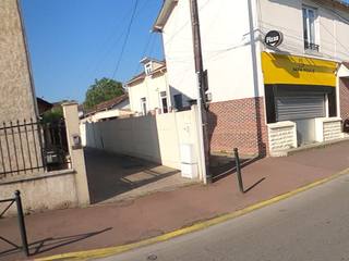 Vue de la rue à l’adresse de Papa Poule