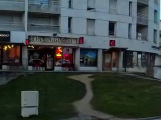 Vue de la rue à l’adresse de Paris Fast Food