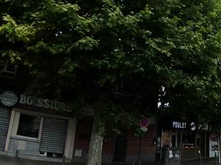 Vue de la rue à l’adresse de Chicken Addict
