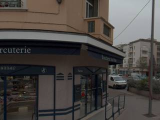 Vue de la rue à l’adresse de La Bouche Rit