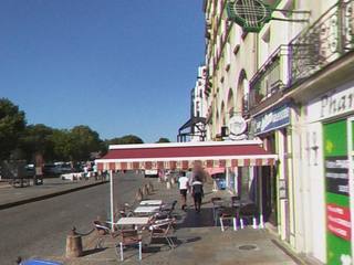 Vue de la rue à l’adresse de Djen djen