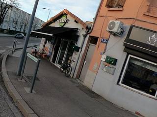 Vue de la rue à l’adresse de Planet Burger