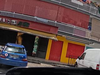 Vue de la rue à l’adresse de Zot snack