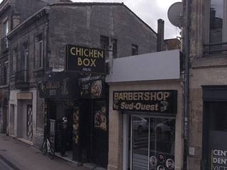 Vue de la rue à l’adresse de Chicken Box