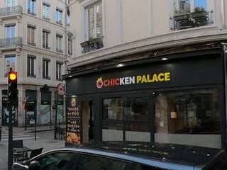 Vue de la rue à l’adresse de Chicken Palace