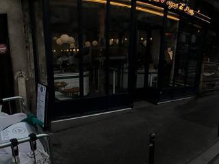 Vue de la rue à l’adresse de La Crème de Paris
