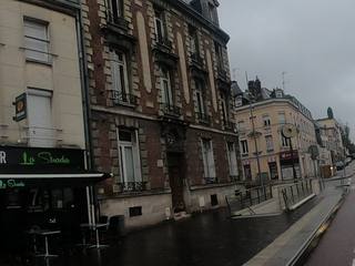 Vue de la rue à l’adresse de La Strada