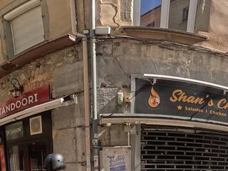 Vue de la rue à l’adresse de Shan's Chicken