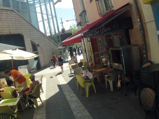 Vue de la rue à l’adresse de Seven days