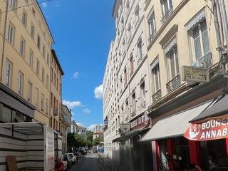 Vue de la rue à l’adresse de L'Agneau Qui Rit