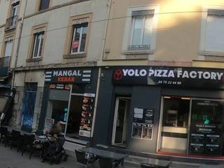 Vue de la rue à l’adresse de Mangal Kebab