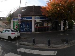 Vue de la rue à l’adresse de Tasty Crousty