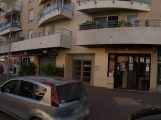 Vue de la rue à l’adresse de Chicken Spot