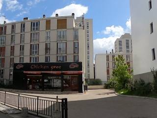 Vue de la rue à l’adresse de Chicken Spot