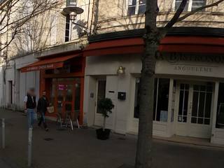 Vue de la rue à l’adresse de New Moghol Cheese Naan