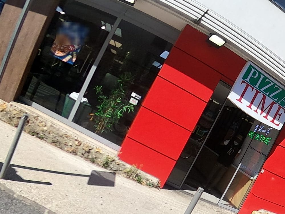 Vue de la rue à l’adresse de Pizza Time® Champs-Sur-Marne