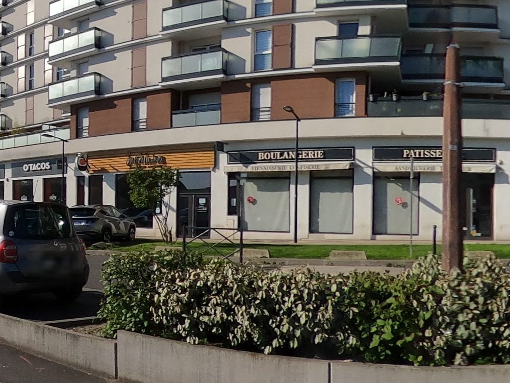 Vue de la rue à l’adresse de Sushi Wan Franconville