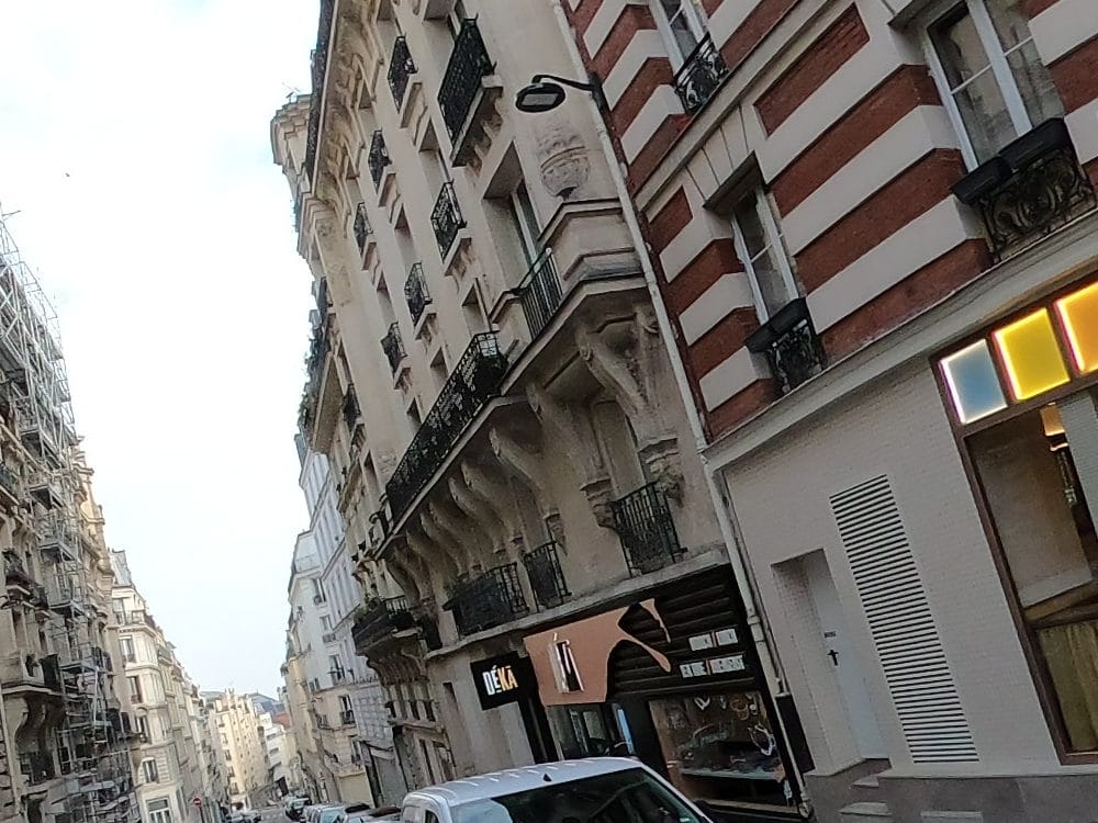 Vue de la rue à l’adresse de DEKA PARIS