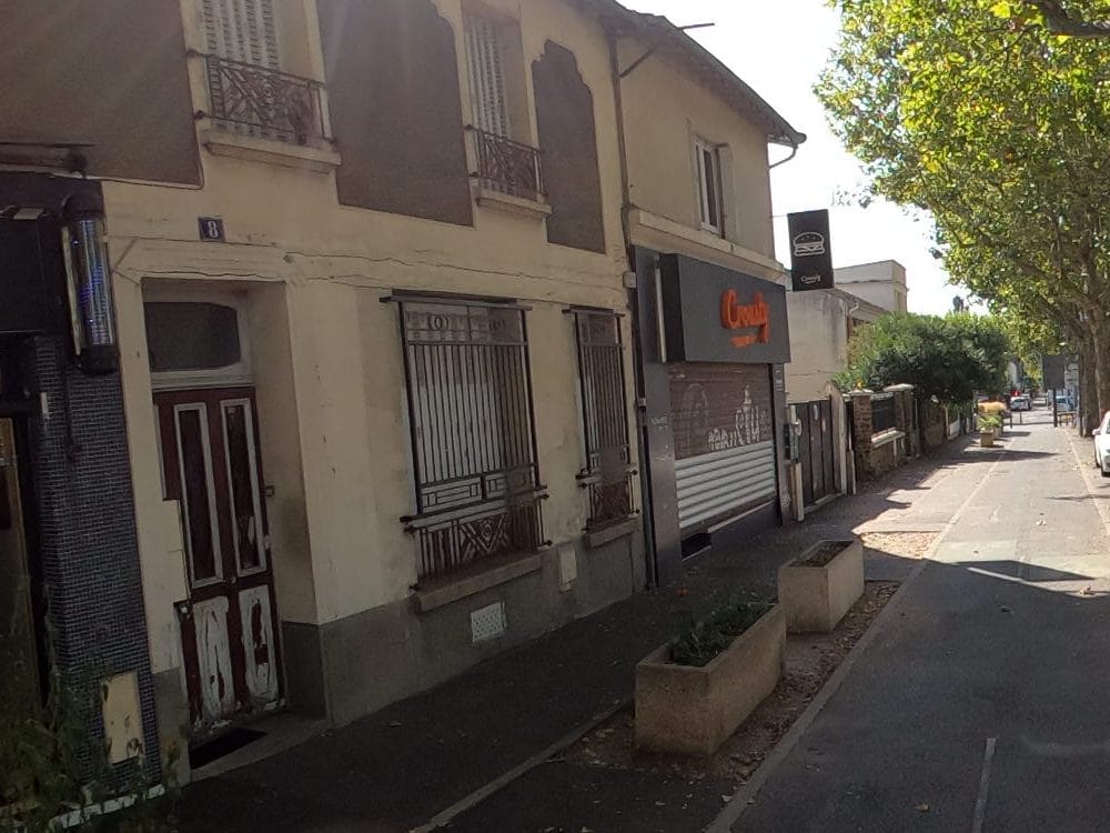 Vue de la rue à l’adresse de Crousty