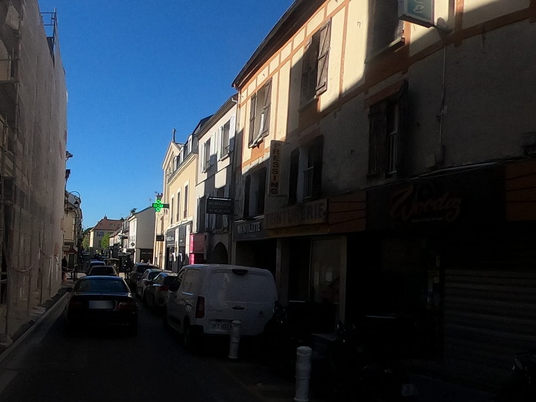 Vue de la rue à l’adresse de Woodiz Saint-Leu-la-Forêt