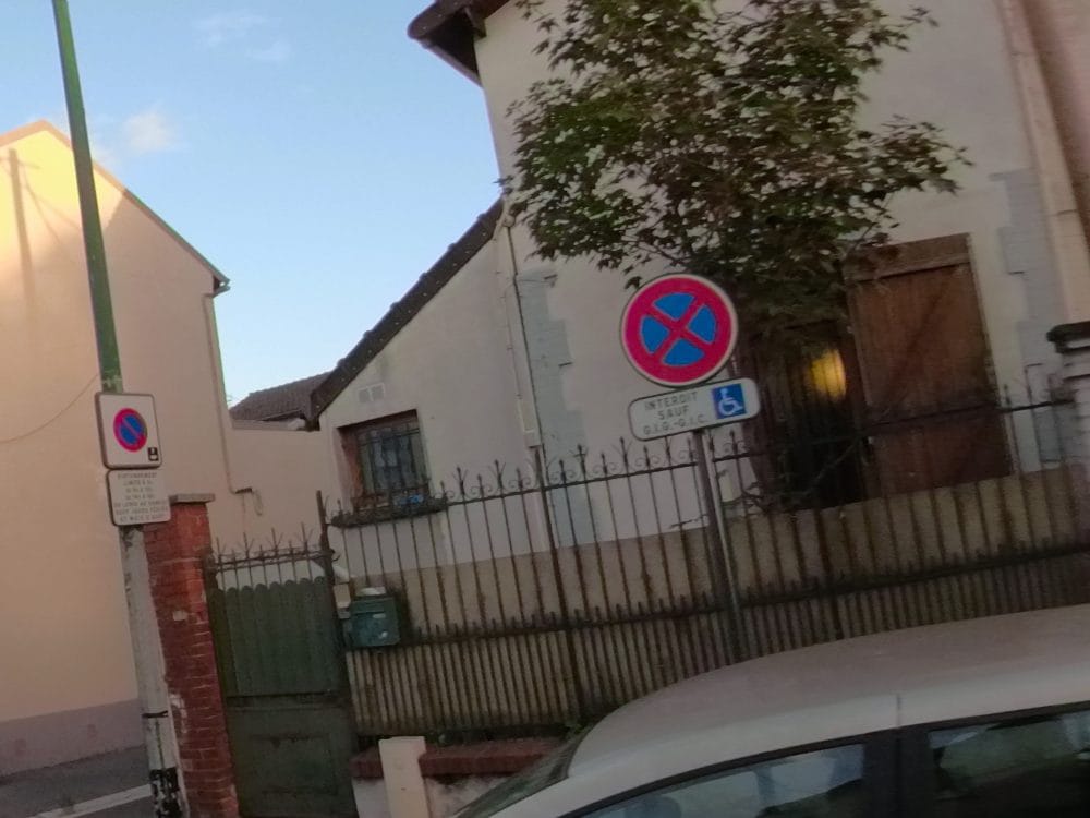 Vue de la rue à l’adresse de Livraison Sushi Nuit Paris de 22h à 5h - Livraison à Domicile