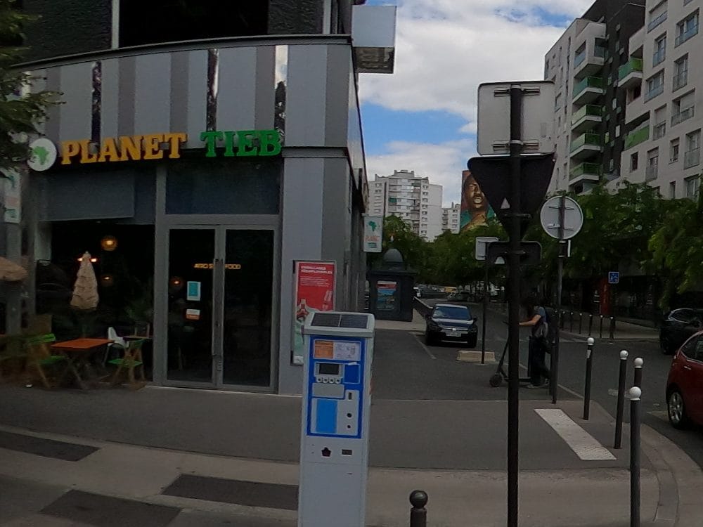 Vue de la rue à l’adresse de Planet Tieb
