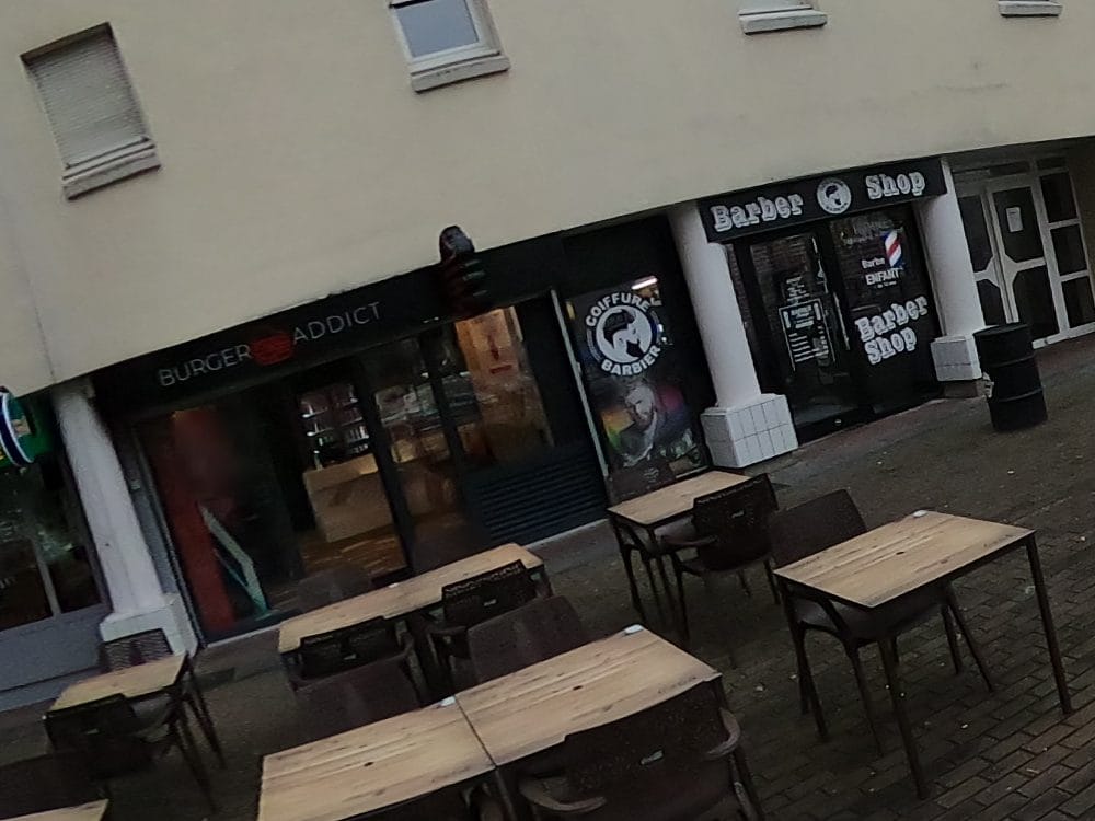 Vue de la rue à l’adresse de Burger Addict Cergy