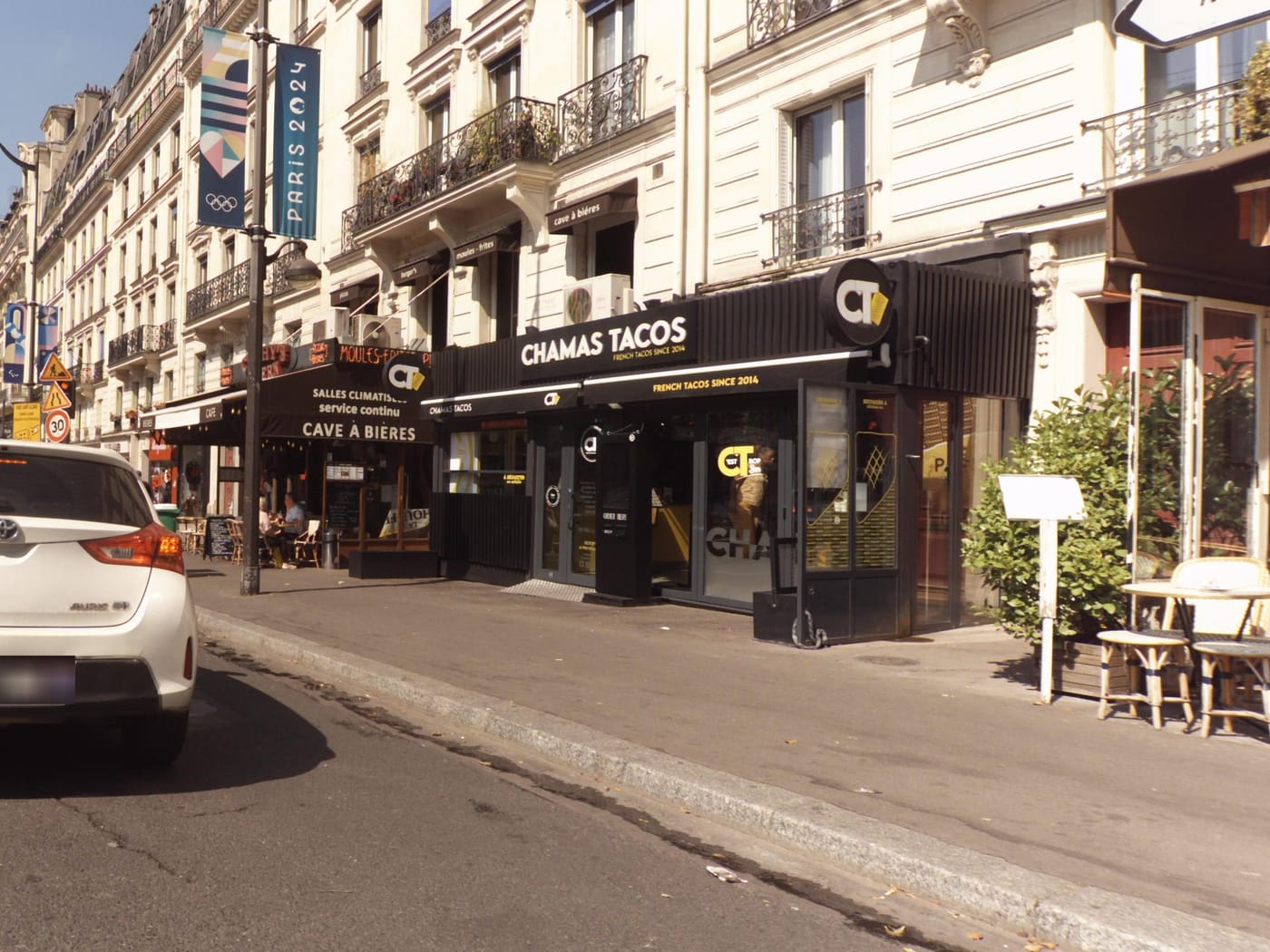 Vue de la rue à l’adresse de Chamas Tacos Montmartre