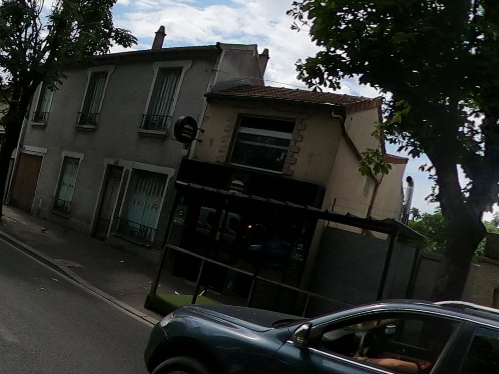 Vue de la rue à l’adresse de He pate moi