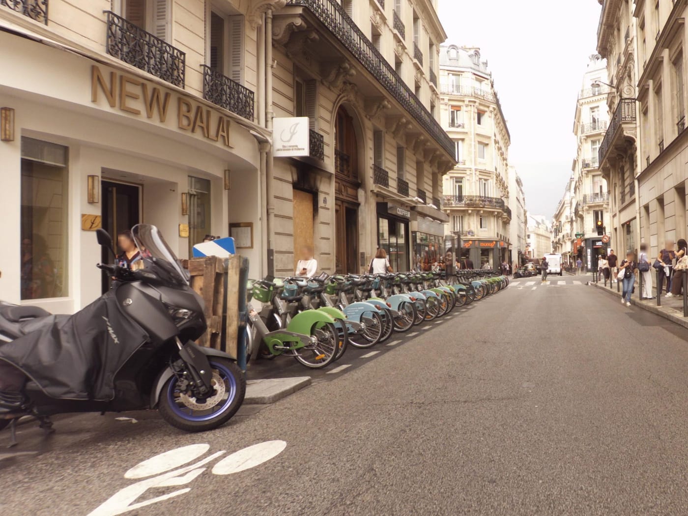 Vue de la rue à l’adresse de New Balal