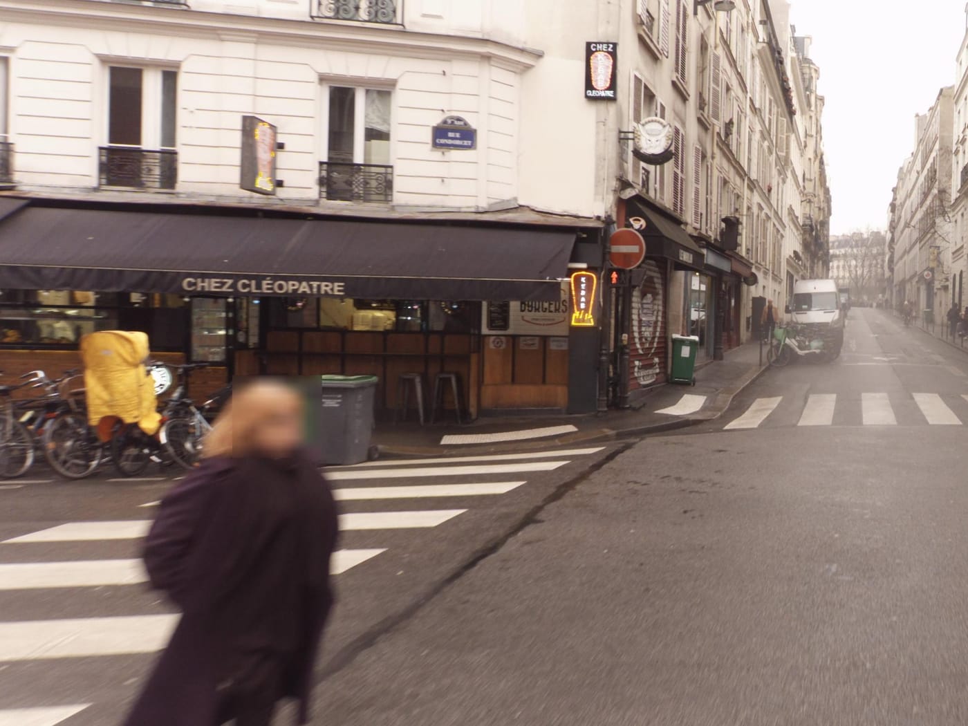 Vue de la rue à l’adresse de Chez Cleopatre. (Kebab - Burger)