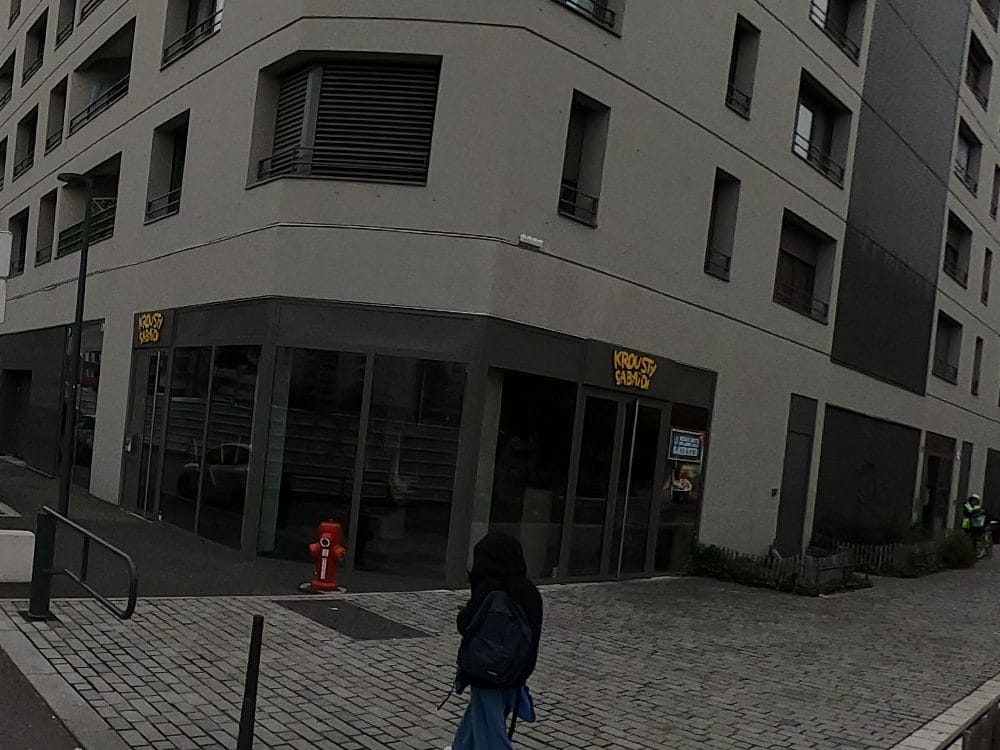 Vue de la rue à l’adresse de Krousty Sabaïdi