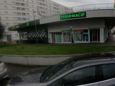 Vue de la rue à l’adresse de Grill & Food