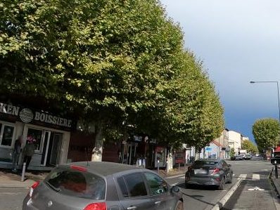 Vue de la rue à l’adresse de Chicken Addict