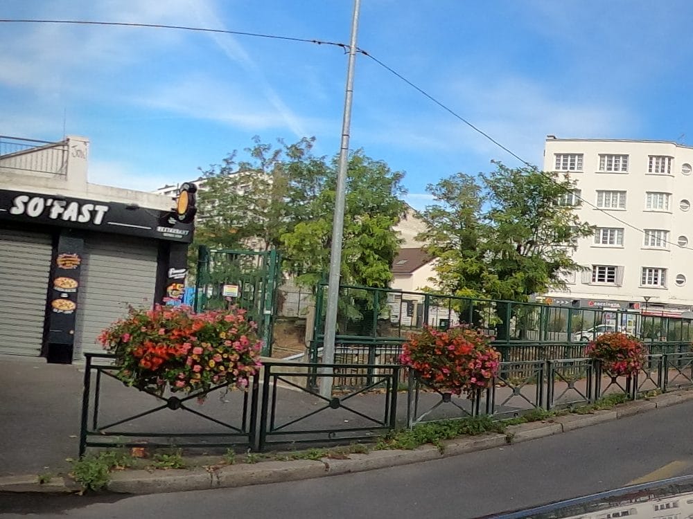 Vue de la rue à l’adresse de Chicken naan