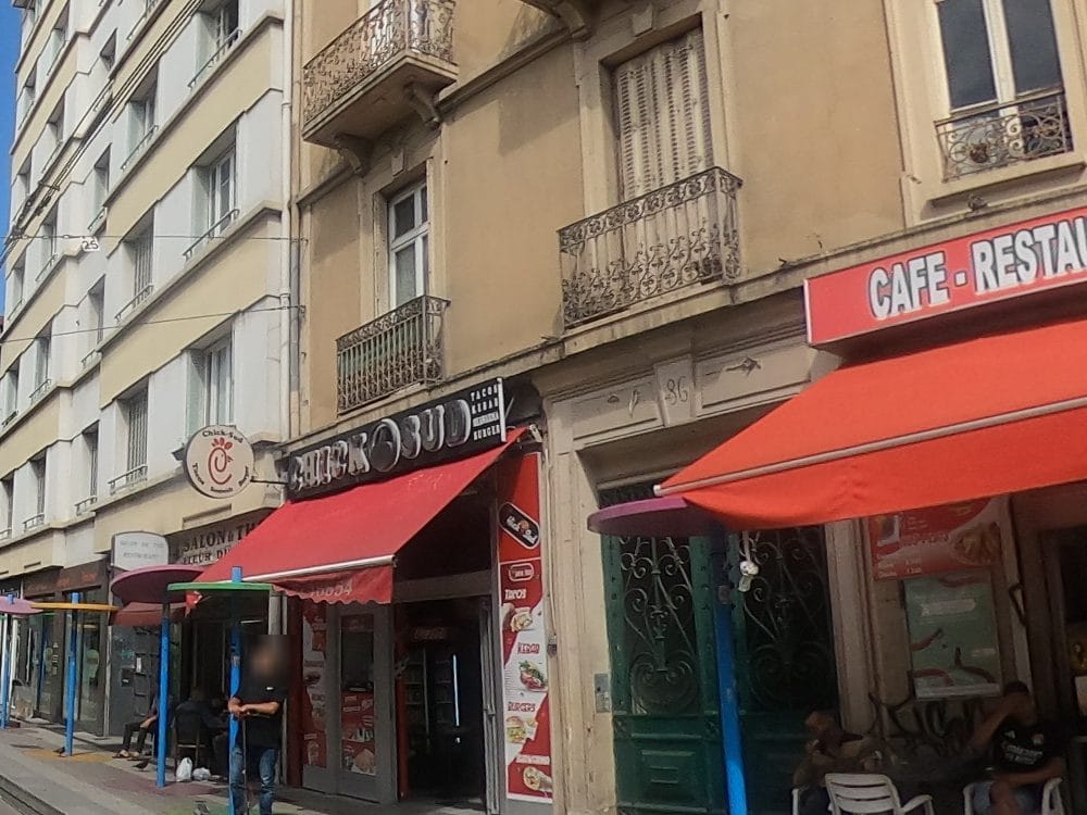 Vue de la rue à l’adresse de Chick-Sud
