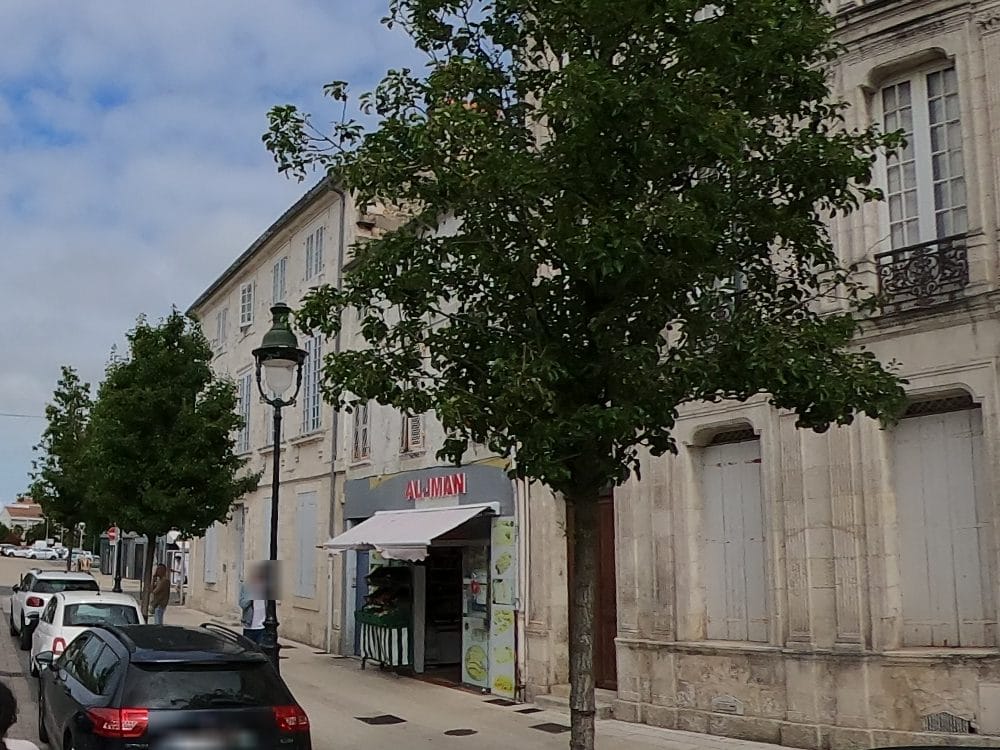 Vue de la rue à l’adresse de Al-Iman