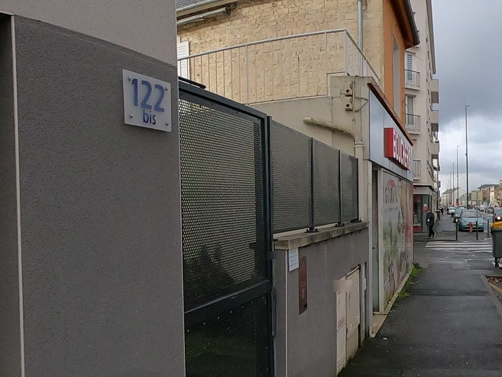 Vue de la rue à l’adresse de Gouraya