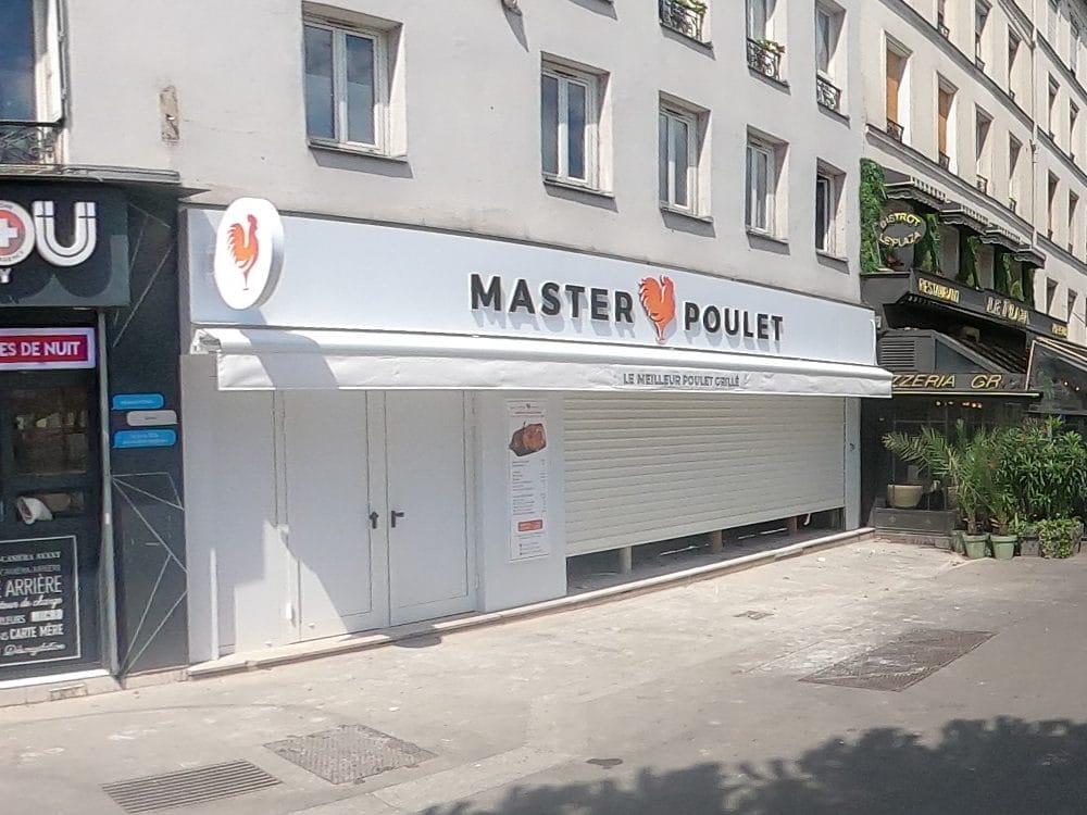 Vue de la rue à l’adresse de Master Poulet