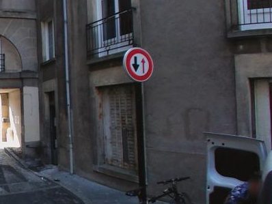 Vue de la rue à l’adresse de Djen djen