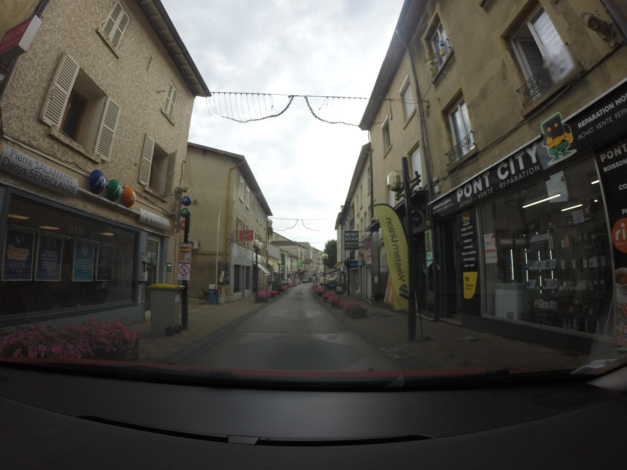 Vue de la rue à l’adresse de Big M