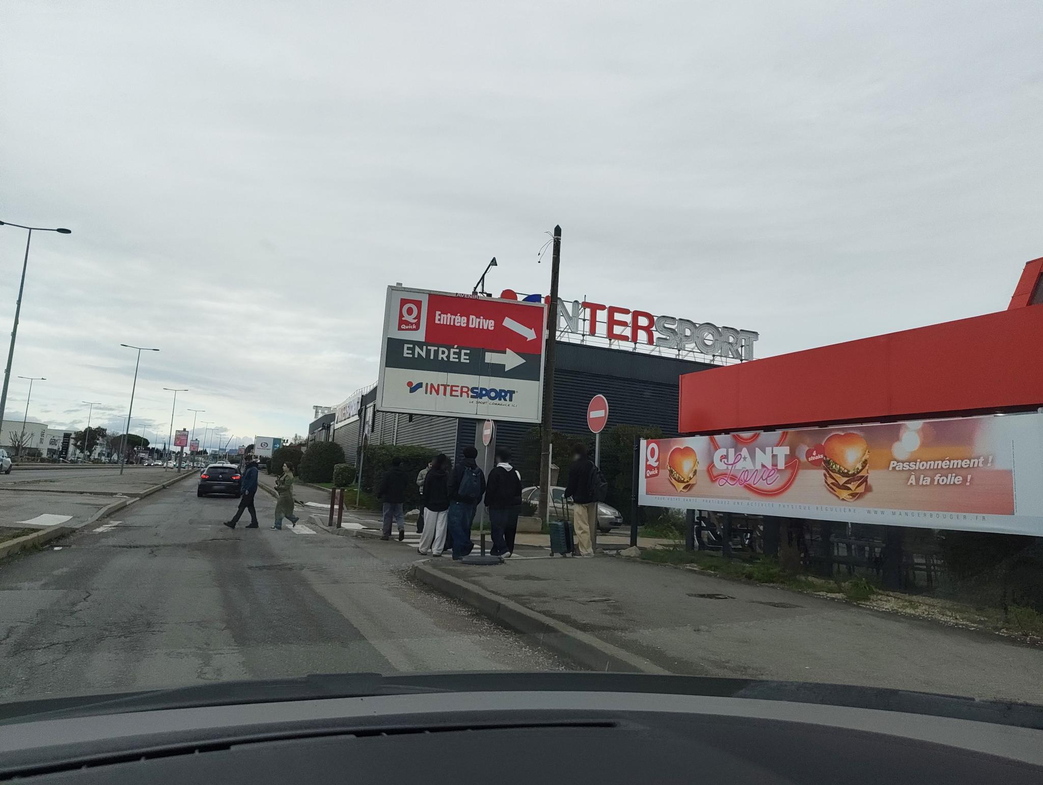 Vue de la rue à l’adresse de Quick
