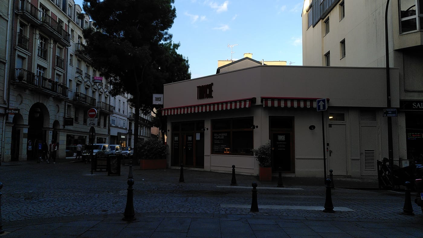 Vue de la rue à l’adresse de Master Poulet