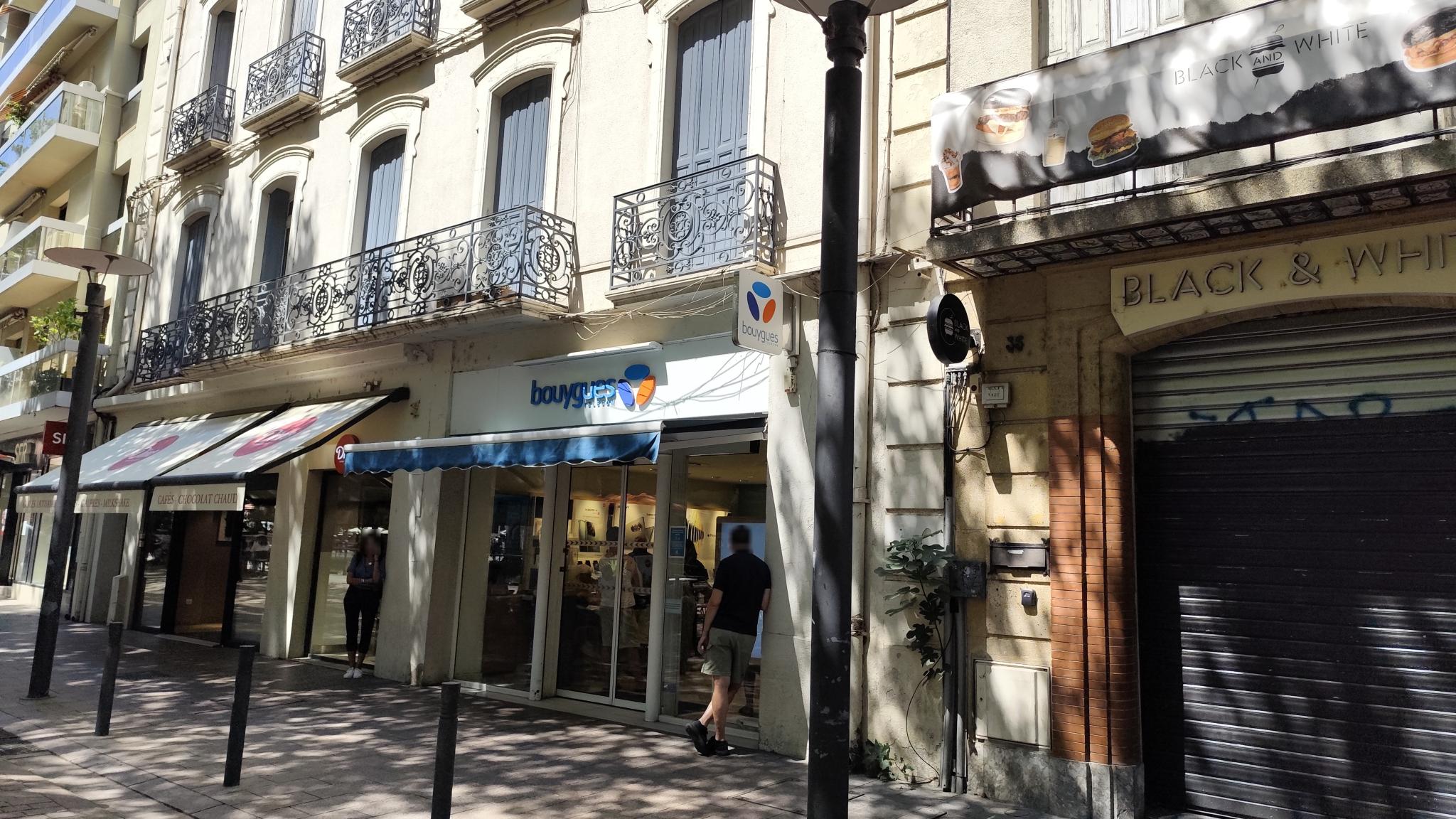 Vue de la rue à l’adresse de Black And White Burger