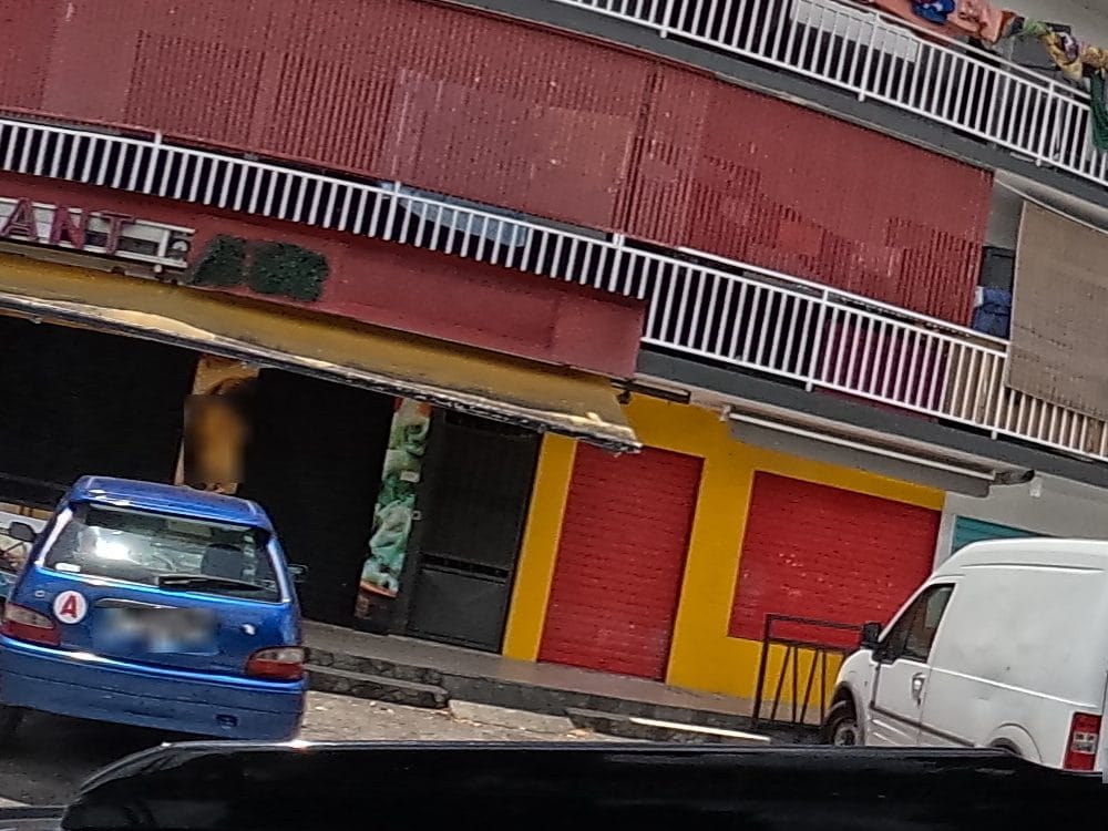 Vue de la rue à l’adresse de Zot snack
