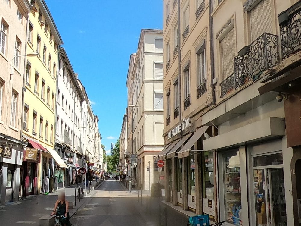 Vue de la rue à l’adresse de La Palme d'Or