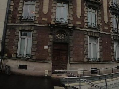 Vue de la rue à l’adresse de La Strada