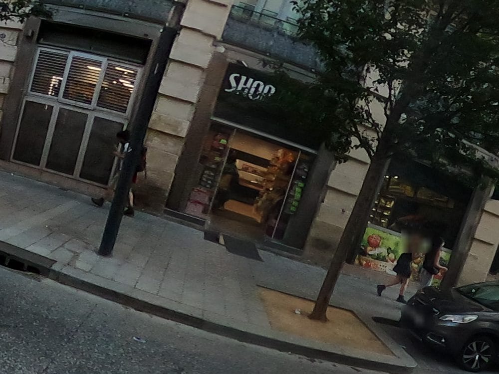 Vue de la rue à l’adresse de Shop Halal