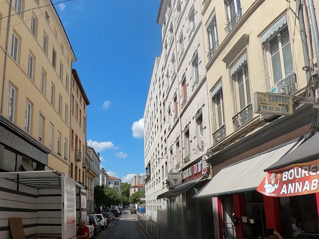 Vue de la rue à l’adresse de L'Agneau Qui Rit